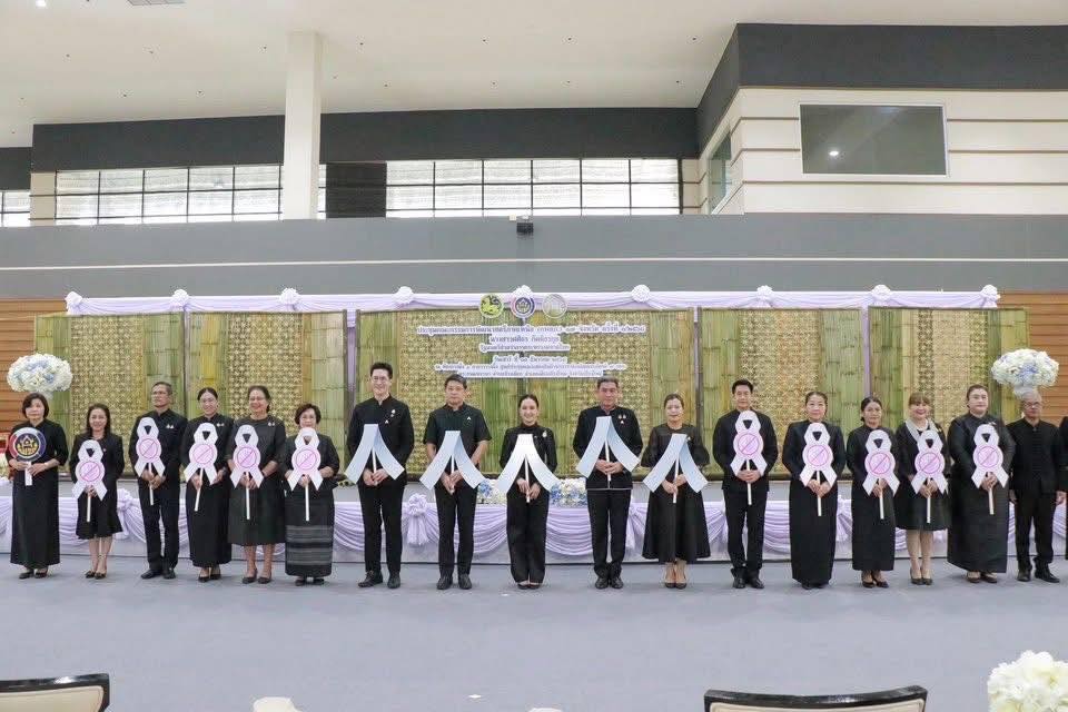 พช.สันป่าตอง ร่วมพิธีบำเพ็ญกุศลทักษิณนุประทานอุทิศถวายพระกุศลแด่สมเด็จพระนางเจ้าสิริกิติ์ พระบรมราชินีนาถพระ พระบรมราชชนนีพันปีหลวง เมื่อเสด็จสวรรคตครบปัญญาสมวาร 50 วัน ของเครือข่ายกองทุนแม่ของแผ่นดินจังหวัดเชียงใหม่ และร่วมโครงการรวมพลังเครือข่ายสตรีภาคเหนือ 17 จังหวัด โชว์ผลสำเร็จกิจกรรมงานพัฒนาชุมชนจังหวัดเชียงใหม่ และกิจกรรมขับเคลื่อนงานด้านยุติความรุนแรงต่อสตรี