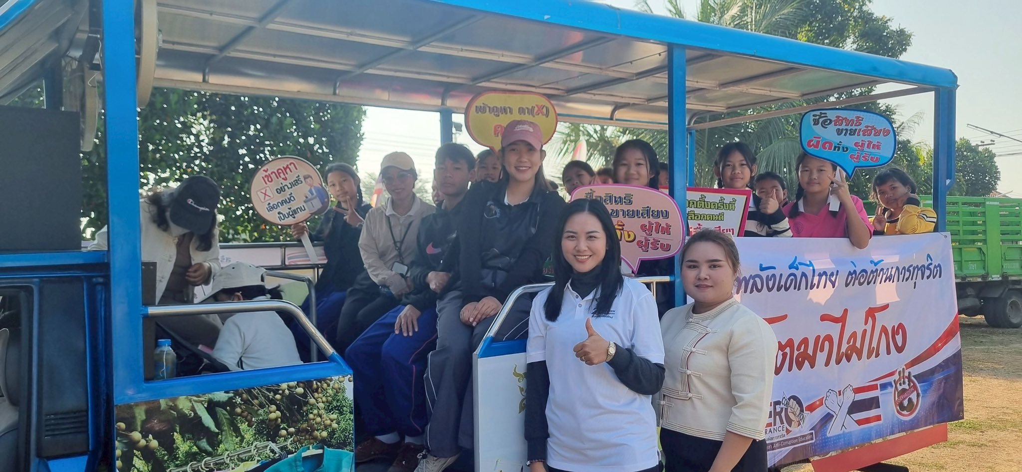 พช.สันป่าตองรวมพลัง ตำบลเข้มแข็งตำบลมะขุนหวานขับเคลื่อนกิจกรรมต่อต้านการทุจริตคอรัปชั่น และรณรงค์ประชาสัมพันธ์การเลือกตั้งในวันที่ 8 กุมภาพันธ์ ในพื้นที่ 8 หมู่บ้านของตำบลมะขุนหวาน อำเภอสันป่าตอง จังหวัดเชียงใหม่